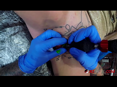 ❤️ Äärimmäisen tatuoitu hottie Sully Savage sai tatuoinnin klitorikseen ❤️❌ Porno at porn fi.robosexshop.ru ❤