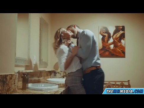 ❤️ Kun povekas blondi viettelee sinut julkisessa vessassa ❤️❌ Porno at porn fi.robosexshop.ru ❤